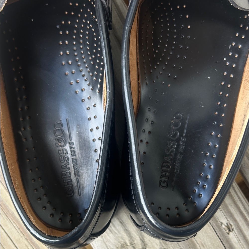 G.H. Bass Weejuns Black Leather Penny Loafers - Picture 13 of 14